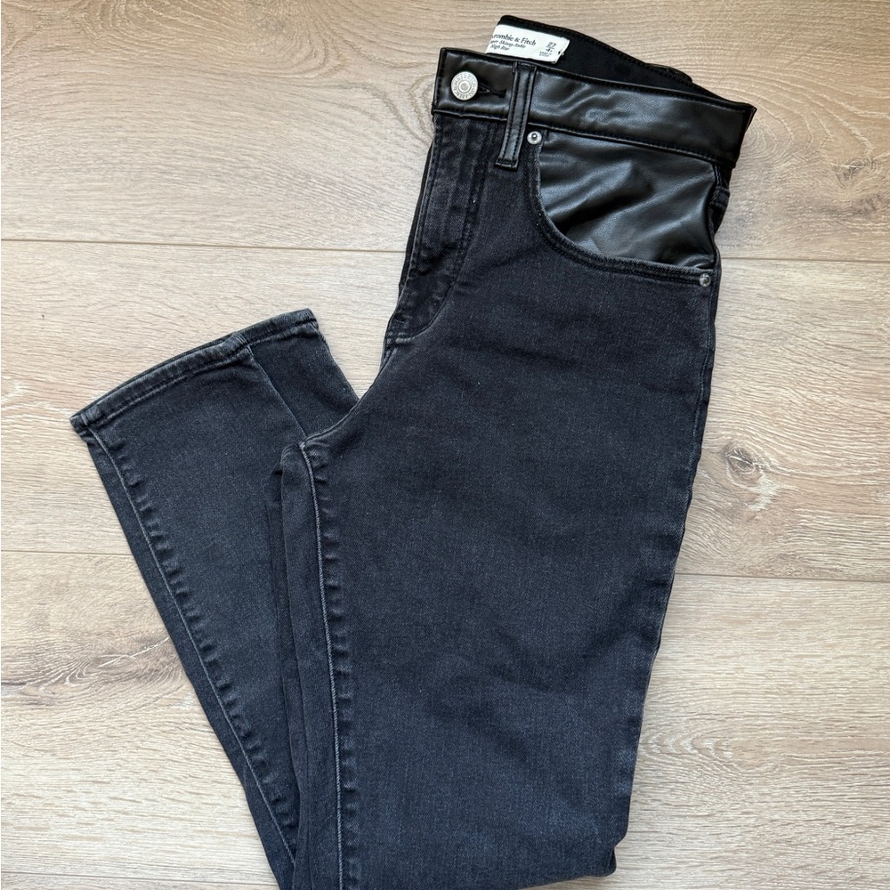 Abercrombie and Fitch Super Skinny Ankle High Rise size 4